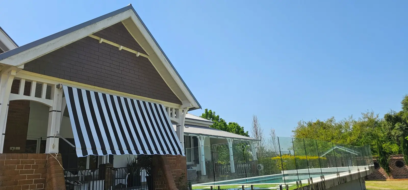 SewWhat Pivot Arm Awning 03